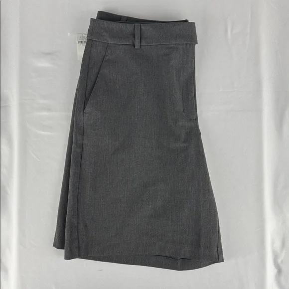 NWT! Old Navy Women's Charcoal Gray Mid-Rise Trouser Short - Picture 3 of 10